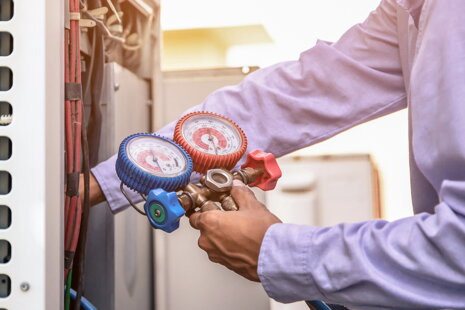 Servis a údržba klimatizácie: prečo ju riešiť pravidelne a nie až pri